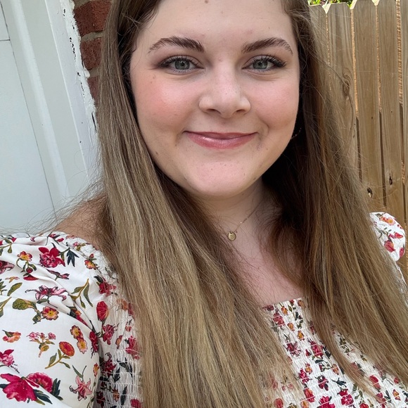 LAUREN IS LIVE!! ❣️❣️LIKE this to be notified when I go live on posh! - Picture 6 of 7